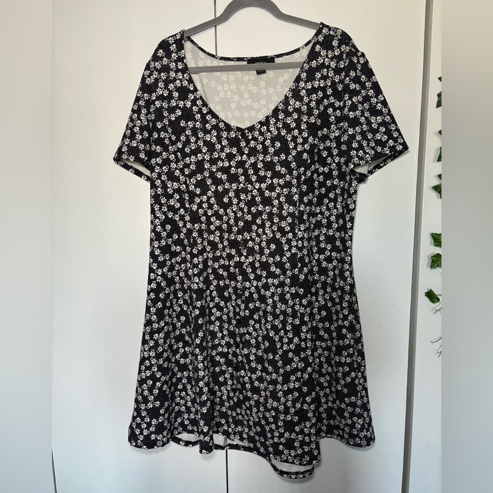Black Floral V-Neck Short Sleeve Dress